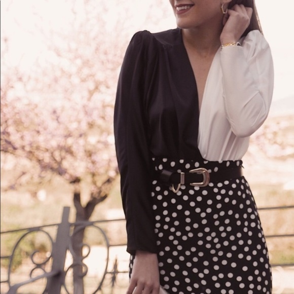 {boutique item} TWO-TONED CROSSOVER BODYSUIT - Picture 2 of 7